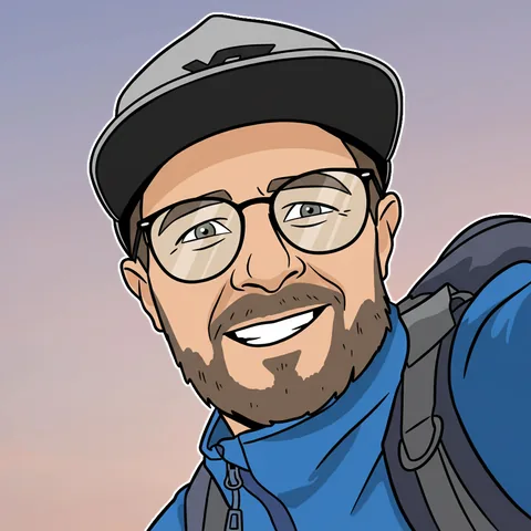 Comic-Porträt von Tobi Eichner mit Basecap, Brille und Bart
